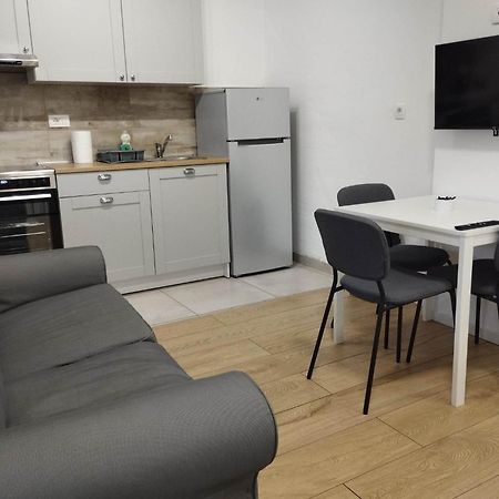 Lovely Flat, City Center With Free Parking Varazdin Exterior photo